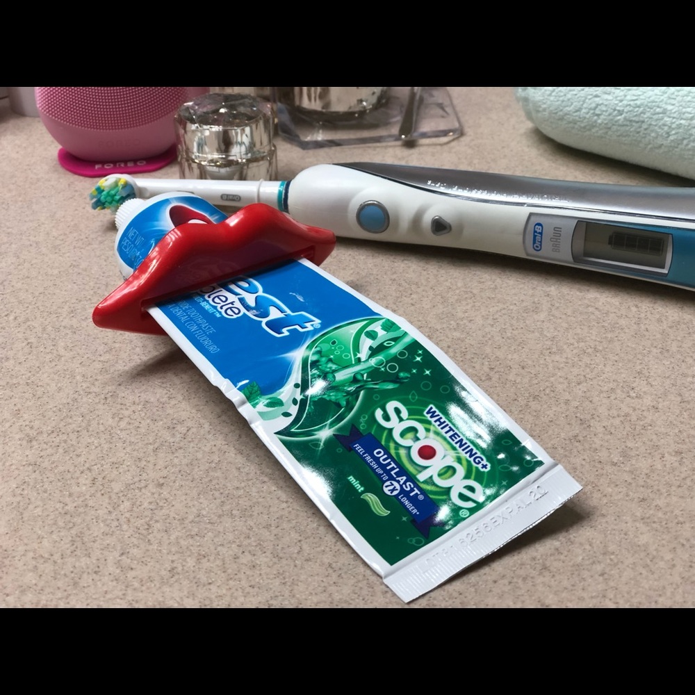 Lips Toothpaste Tube Easy Squeeze - Picture 2 of 3